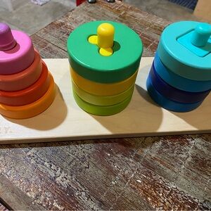 Lovevery stacking puzzle Twist & Pivot Pattern Puzzle